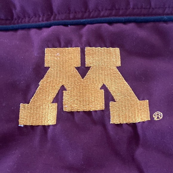 Men’s full zip button up Minnesota winter vest size large NWTs - Picture 4 of 8